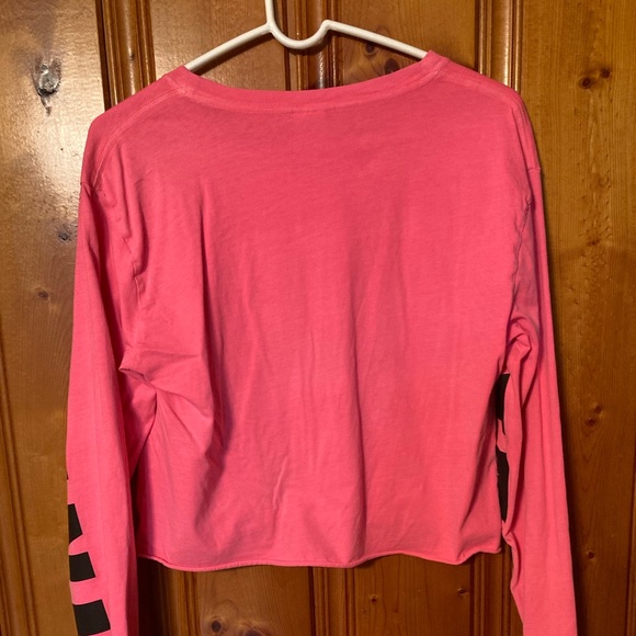 Size Medium Womens PINK long sleeve cropped top - Picture 2 of 4